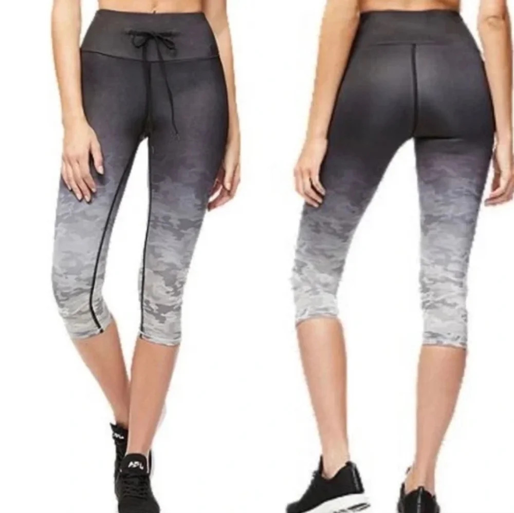 Good American Ombré Camouflage Capri Leggings